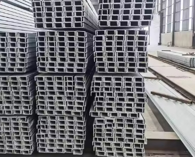 গরম ডুব গ্যালভানাইজেশন দৈর্ঘ্য 900mm-18000mm সঙ্গে OEM ড্রিলিং Galvanized সি বিভাগ